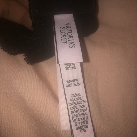 Victoria’s Secret Body By Victoria Lined Demi - Picture 3 of 3